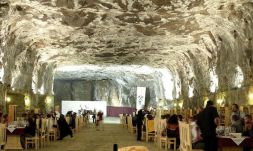 Megrohamozták a turisták a parajdi sóbányát