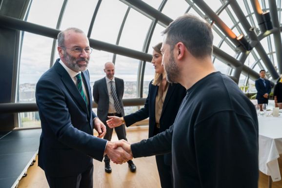 Vizsgálatot indított az Európai Néppárt ellen a Kövesi által vezetett ügyészség