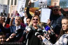 Most a legfőbb ügyészség ajtaján dörömbölt Şoşoacă