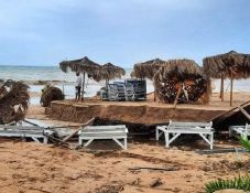 Hatalmas pusztítást végzett a vihar a népszerű tengerparti üdülőhelyen (VIDEÓ)