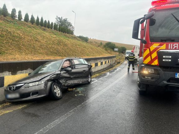 Baleset az E60-ason: egy anya és kétéves gyermeke szorult a roncsok közé