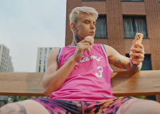 Bekeményítenek az oroszok a legújabb toborzóvideójukban: hadat üzennek a banánturmixnak (VIDEÓ)