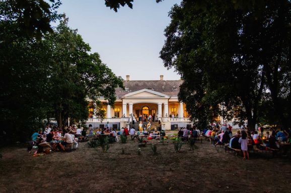 Különleges programokkal zárják a szezont a sándorhomoki Kováts kúriában