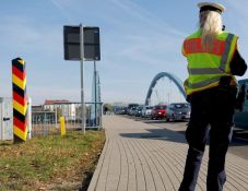 Német szigor: hétfőtől minden határra kiterjesztik az ellenőrzést