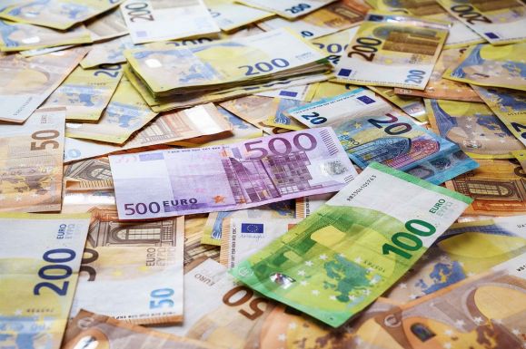 10,2 milliárd euróval nőtt az államadósság az év első hét hónapjában
