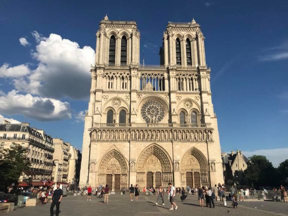 Hamarosan megnyílik a Notre-Dame: visszakerültek régi helyükre a harangok