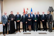 Magyar állami kitüntetéseket adtak át a csíkszeredai főkonzulátuson