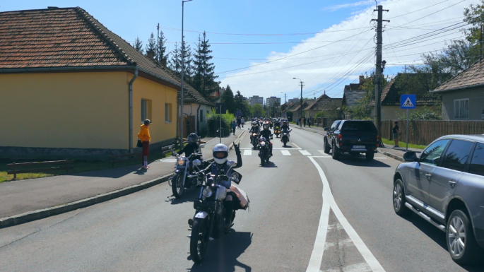 Két keréken, szoknyában – Női motorosok mutatkoztak be Csíkszeredában