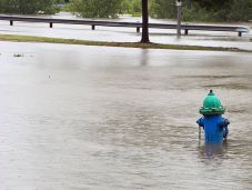 Pusztító áradások Európában: Ausztriában meghalt egy tűzoltó, Csehországban négy ember eltűnt