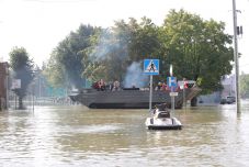 Fosztogatás és katasztrófaturizmus kíséri az áradásokat