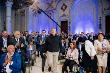 Jobbról kacsingatnak az RMDSZ-nek: a szövetség a program függvényében dönt 