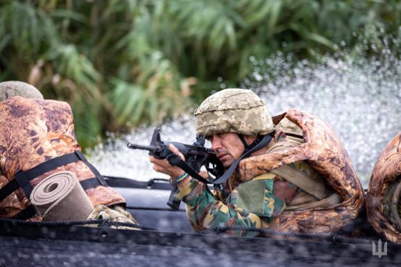 Romániában képeznék ki az ukrán tengerészgyalogosokat, a védelmi tárca kétéltű harcjárműveket venne