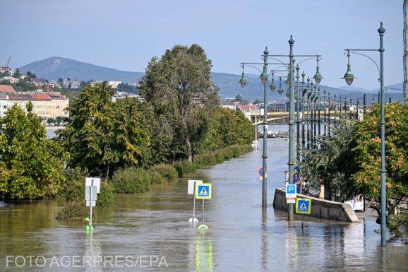 Árhullám a Dunán: Magyarországon a nézelődők okozzák a legtöbb gondot