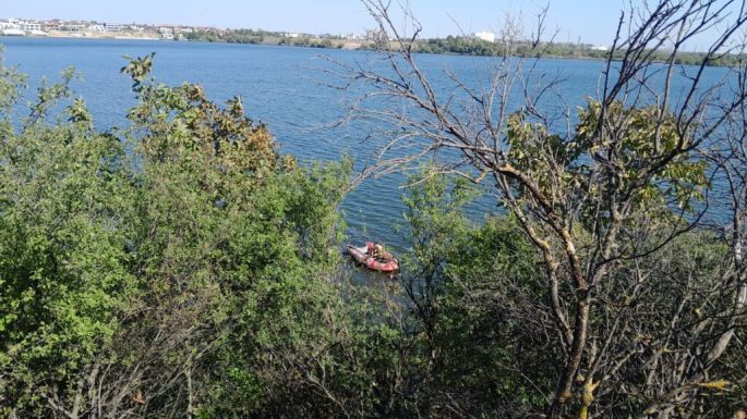 Életét veszítette egy fiatalember, miután tóba zuhant az autójával