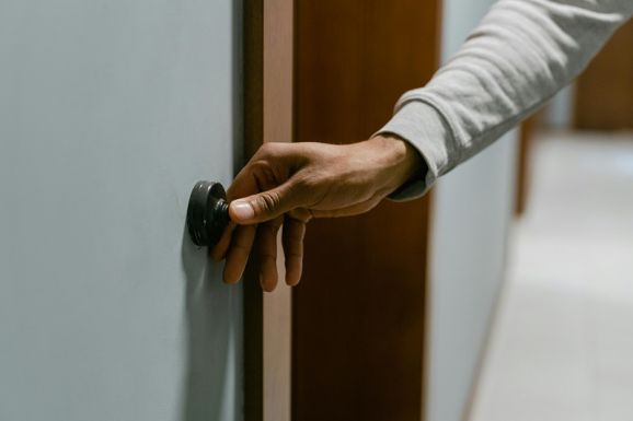 Adóamnesztia: a postás beszedi a tartozásainkat