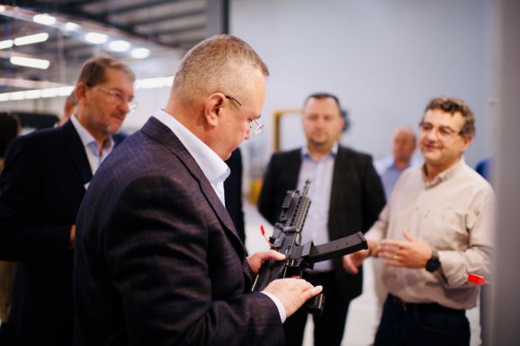 Ciucă burkolt fenyegetése - Szakad a koalíció a Iohannis-törvény miatt?