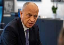 A kormány költekezését bírálja Mircea Geoană