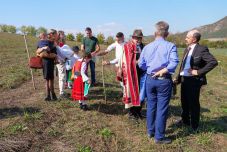 Régi magyar gyümölcsfajták gyűjteménye – Felavatták a magyarlapádi Tündérkertet