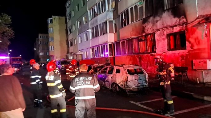 Maffia típusú támadás Erdélyben: Molotov-koktéllal gyújtottak fel egy autót