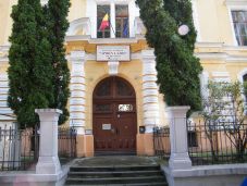 Vizsgálat a brassói Áprily Lajos Főgimnáziumban: egy lány és egy fiú bántalmazhatott egy fiút a vád szerint