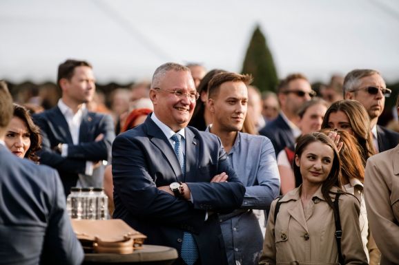 Jobboldali többséget akar Ciucă a helyi tanácsokban