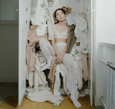 Jövőtől új szabály jön, de mi lesz a sok megunt rongyunkkal?