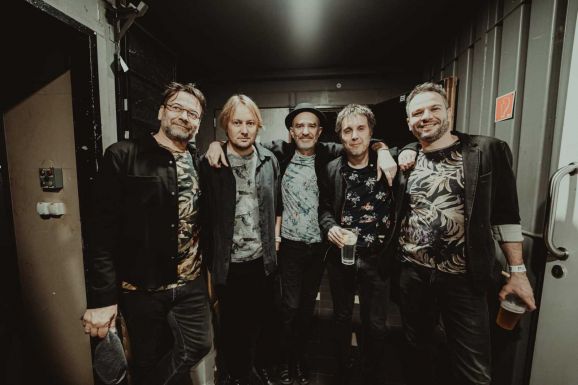 „Ez egy isteni adomány” – A Kiscsillag zenekar újra Erdélyben