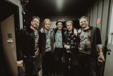 „Ez egy isteni adomány” – A Kiscsillag zenekar újra Erdélyben