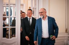 Kelemen Hunorral is egyeztetett Szijjártó Péter Bukarestben