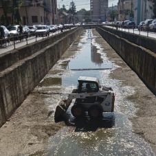 Gumiabroncs, elektromos roller, matrac, szék került elő a Poklos patakból
