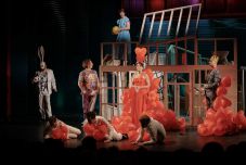 Kezdődnek a színházi évadok: mutatjuk az erdélyi társulatok kínálatát