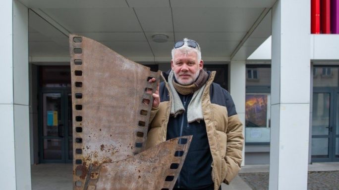 Damokos Csaba kapja a Filmtettfeszt Sárga Csikó Díját