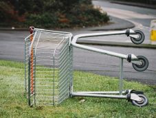 Brutális: bevásárlókocsiban hordozta a gyilkos az áldozatát