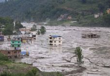 Több száz életet követeltek az áradások Nepálban