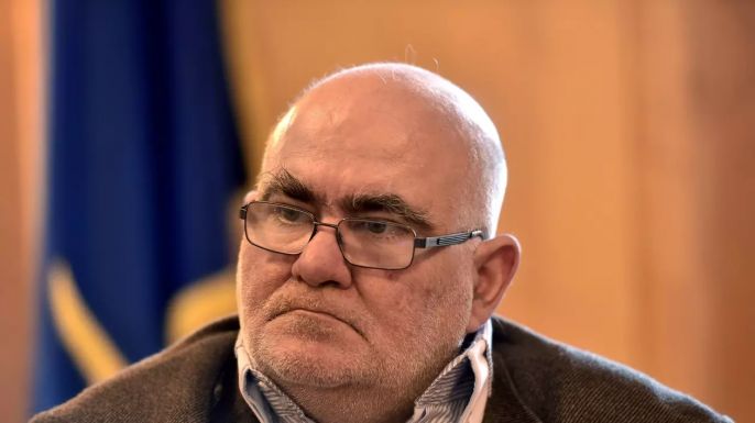 FRISSÍTVE - Kihallgatták és őrizetbe vették a diákjai szexuális zaklatásával vádolt Alfred Bulai professzort