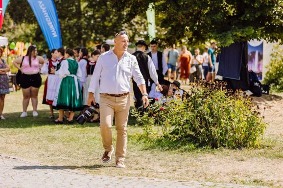 Elutasítja az ellene felhozott vádakat a Maros Művészegyüttes igazgatója