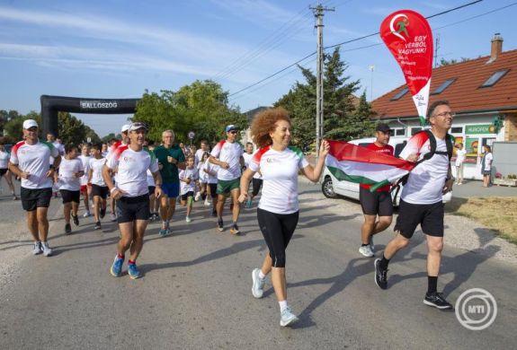 Jótékonysági futás: egy kárpátaljai gyermekotthont segítenek