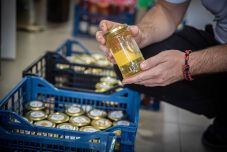 Nektária harmadszor – Neves bírálóbizottság pontozza a mézeket