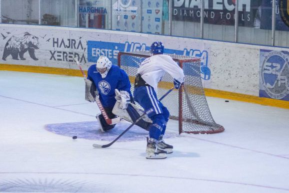 Jégkorong: Brassói és csíkszeredai győzelemmel rajtolt a bajnokság, Gyergyóban nyertek az Ágyúsok