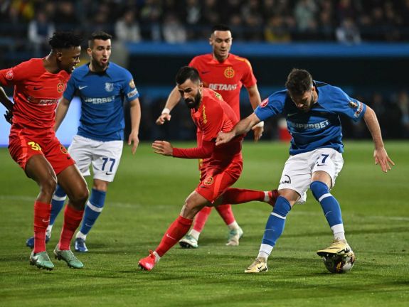 SuperLiga: Bajnoki cím felé menetel az FCSB, az alsóházban „tapad” a mezőny