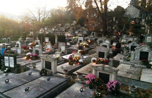 Halott barátjával álmodott, kiásta a koporsóját