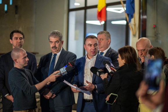 Szabályozná a kormány a közösségi médiát a kampány idején