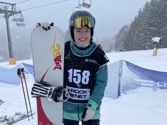 „Mindig is a tél szerelmese voltam” – Interjú a marosvásárhelyi Zayzon Kinga hódeszkással