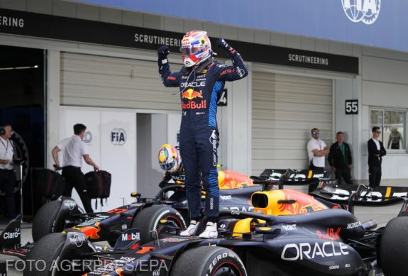 Verstappen vezérletével kettős Red Bull-sikert értek el Szuzukában