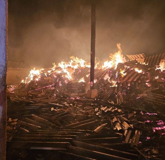 Kétszáz juh és több tonna gabona égett el egy állatmenhelyen