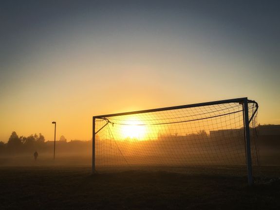Súlyos állapotban van a kisfiú, akire rádőlt a futballkapu