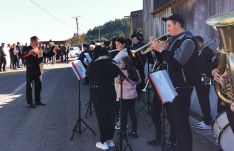 Immár aszfaltozott út vezet a csinódi és egerszéki tanyavilágba