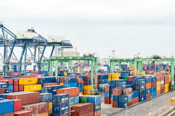 Éves szinten 5,2 százalékkal csökkent az első kéthavi külkereskedelmimérleg-hiány