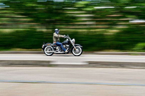 Kikerült a KRESZ-ből három, a motorosokat sújtó előírás