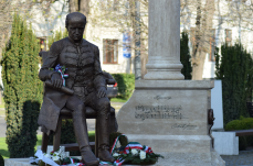 Győzelem Nagykárolyban: Érvénytelenítették a Kölcsey-szobor felállításáért kirótt büntetést